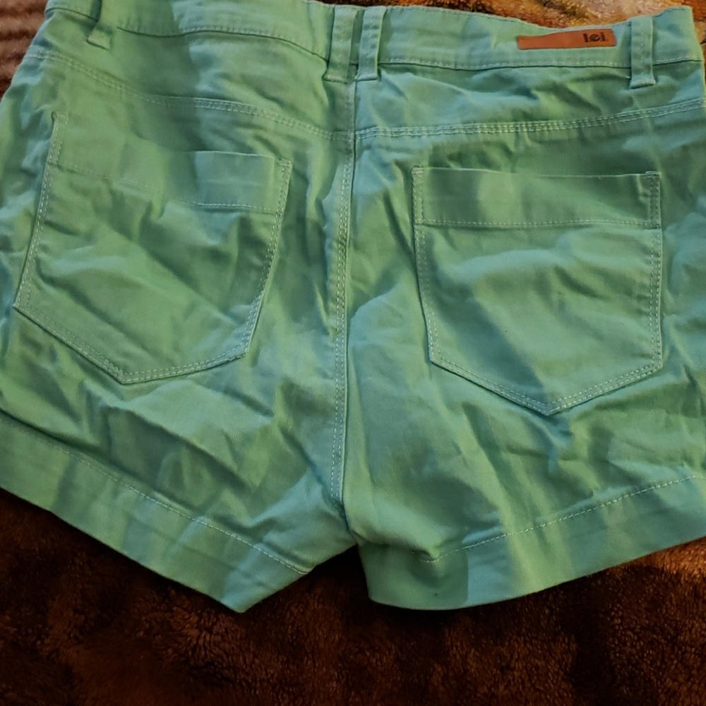 Shorts - Picture 3 of 3